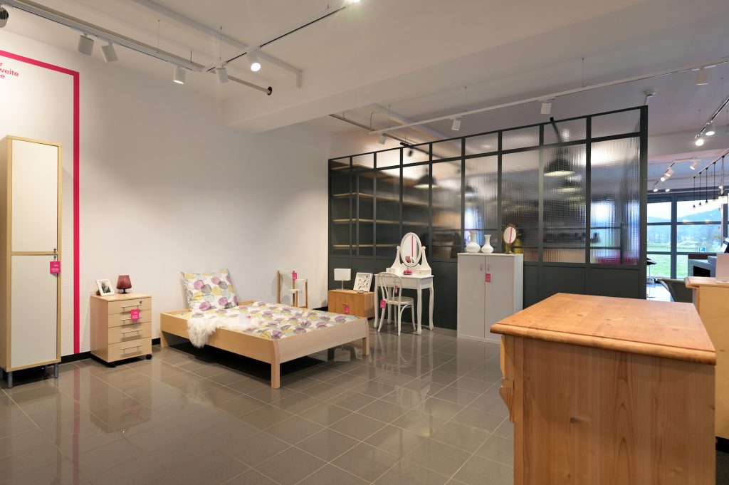 Dossenheim, Zweite Sahne, das Gebrauchtwaren- Kaufhaus der AVR ist eröffnet Dossenheim, Zweite Sahne, Das Gebrauchtwaren Kaufhaus Der Avr Ist Eröffnet