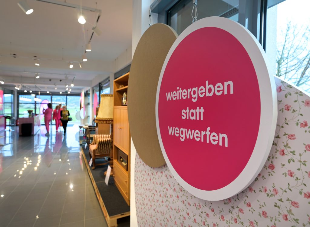 Dossenheim, Zweite Sahne, das Gebrauchtwaren- Kaufhaus der AVR ist eröffnet Dossenheim, Zweite Sahne, Das Gebrauchtwaren Kaufhaus Der Avr Ist Eröffnet